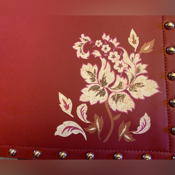 WHTE HOUSE BLACK MARKET BURGUNDY MOROCCAN FLORAL POUCH CLUTCH - Picture 5 of 5